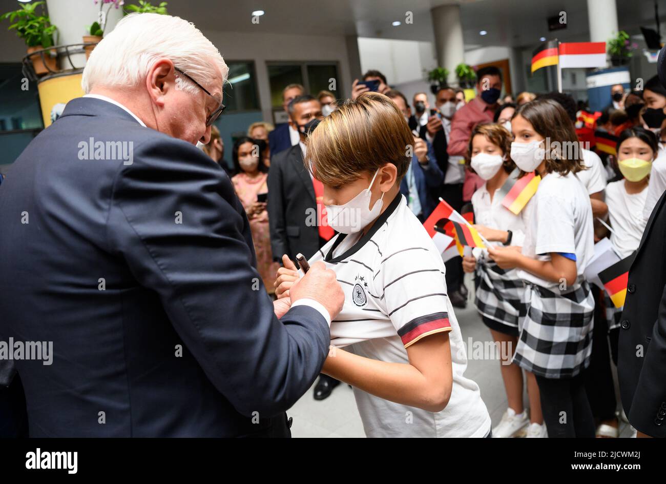 How did different news outlets report the visit?