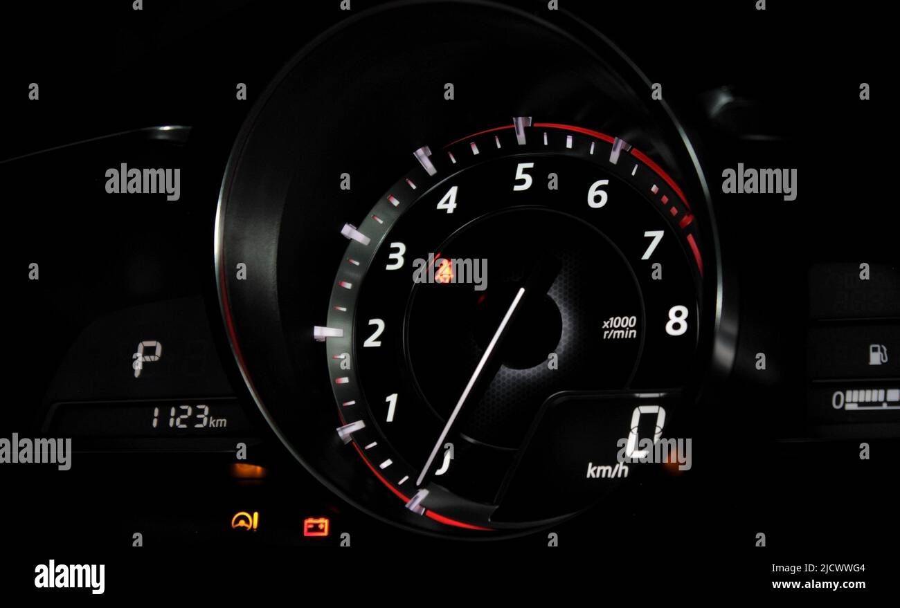 Tachometer showing zero revolutions per minute on the car dashboard