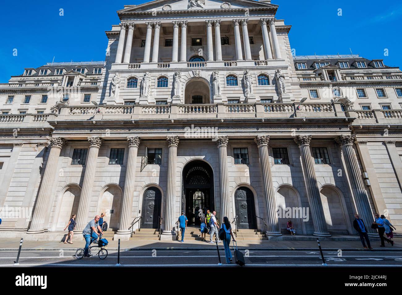London, UK. 16th June, 2022. Bank of England before expected interest rate rise in response to the high rate of UK inflation. Credit: Guy Bell/Alamy Live News Stock Photo
