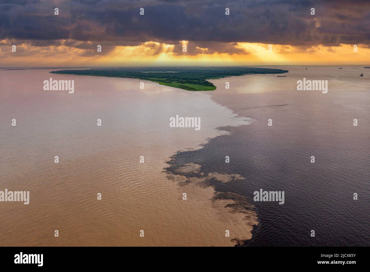Confluence of the Rio Negro and the Amazon, Manaus, Amazonas state, Brazil, South America Stock Photo