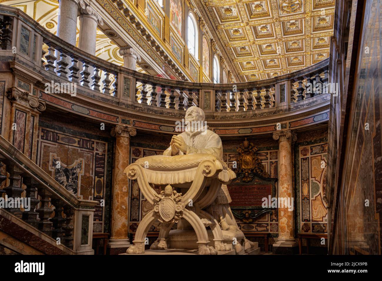 Basilica Papale di Santa Maria Maggiore church interior with statue of Pope Pius IX praying, UNESCO World Heritage Site, Rome, Lazio, Italy, Europe Stock Photo