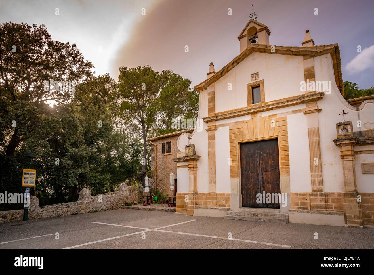 Calvary chapel hi-res stock photography and images - Alamy