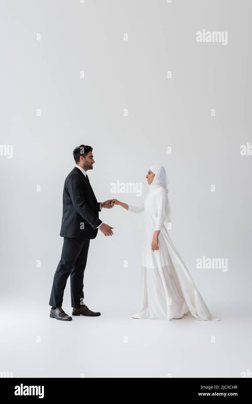 Arabic dance wedding hi res stock photography and images Alamy