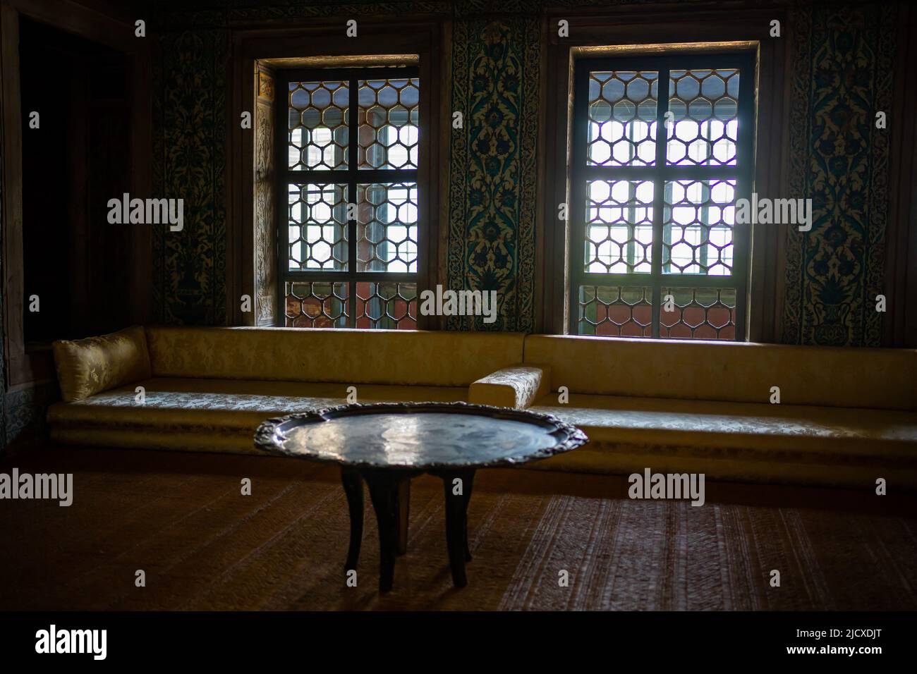Interior of Topkapi Palace, detail and decoration of the castle ...