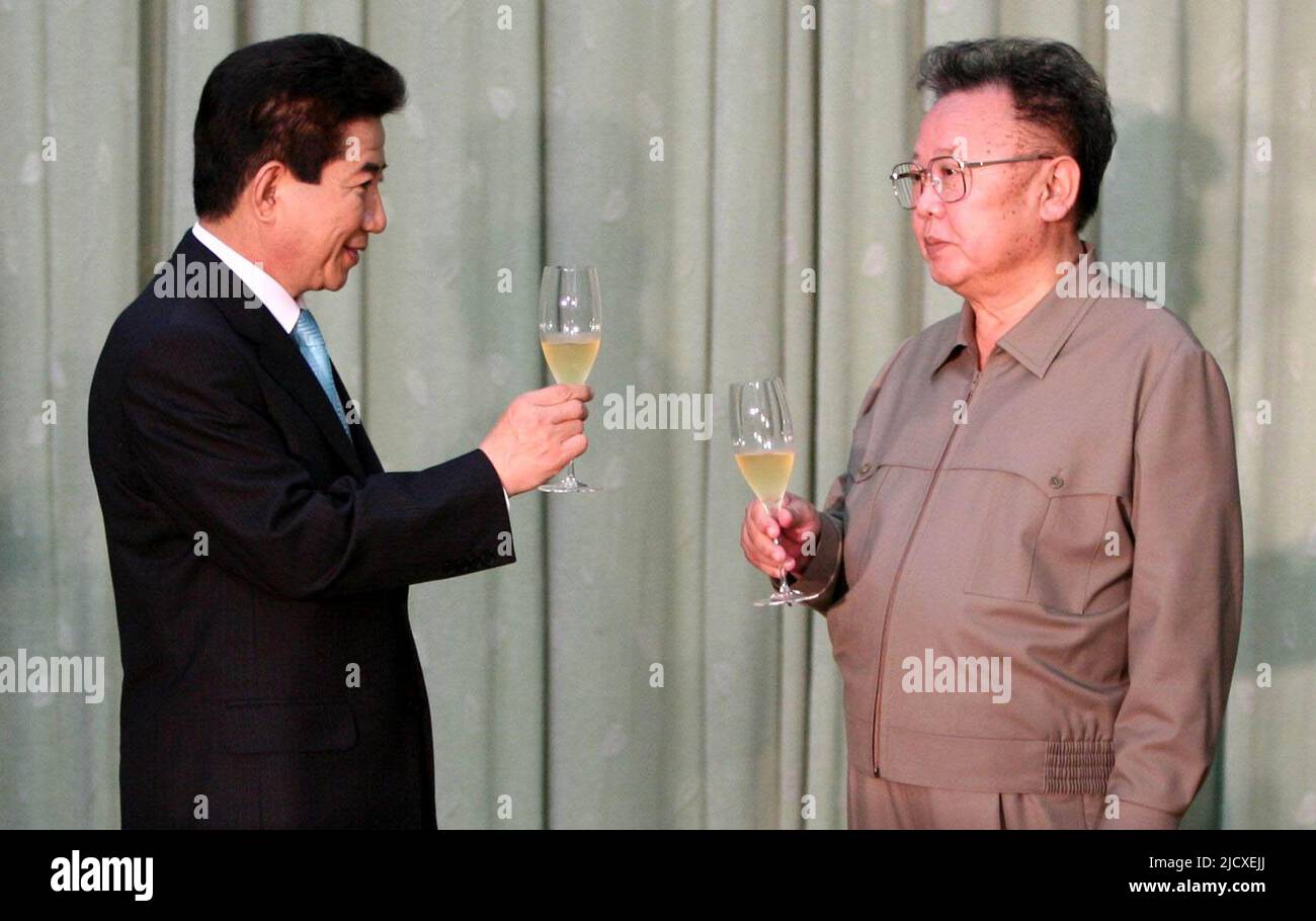 Roh moo hyun l hires stock photography and images Alamy