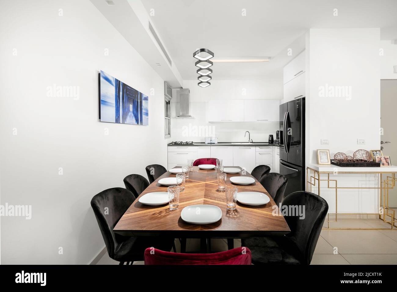 Light oak dining table hi-res stock photography and images - Alamy