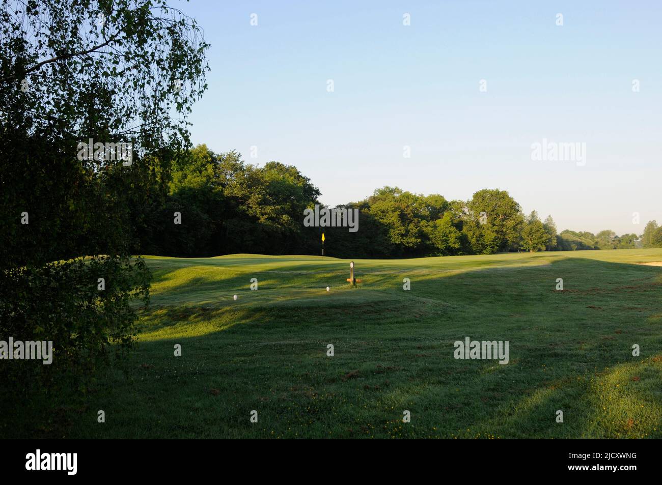 Early morning view over 2nd tee to 3rd Green  Horne Park Golf Club, Horne, South Godstone, Surrey, England Stock Photo