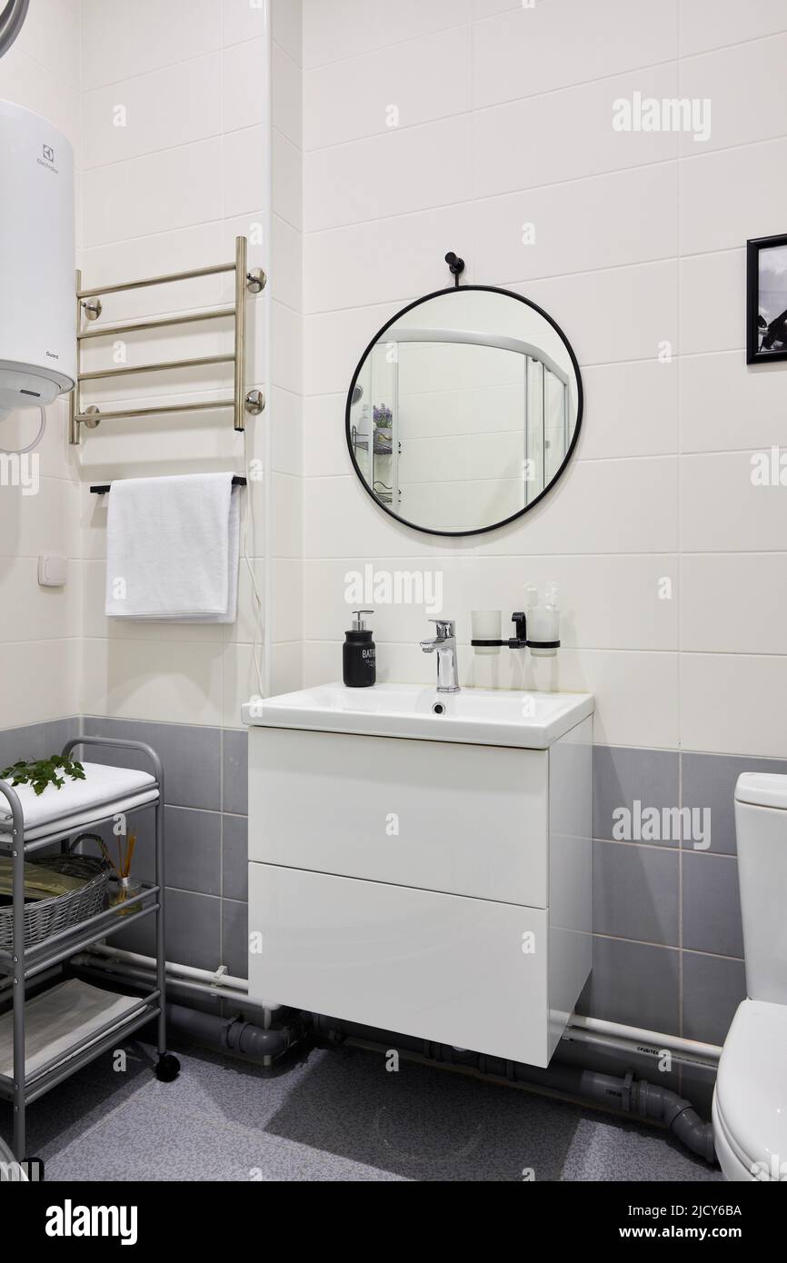 Vintage mirror and vessel sink in stylish bathroom Stock Photo - Alamy