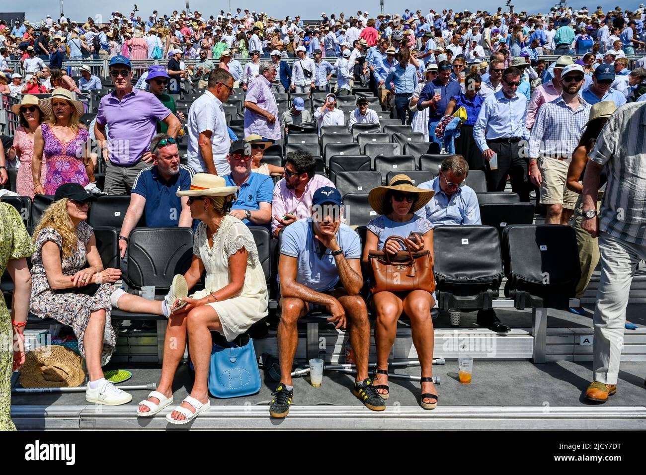 Hot weather uk june 2022 hires stock photography and images Alamy