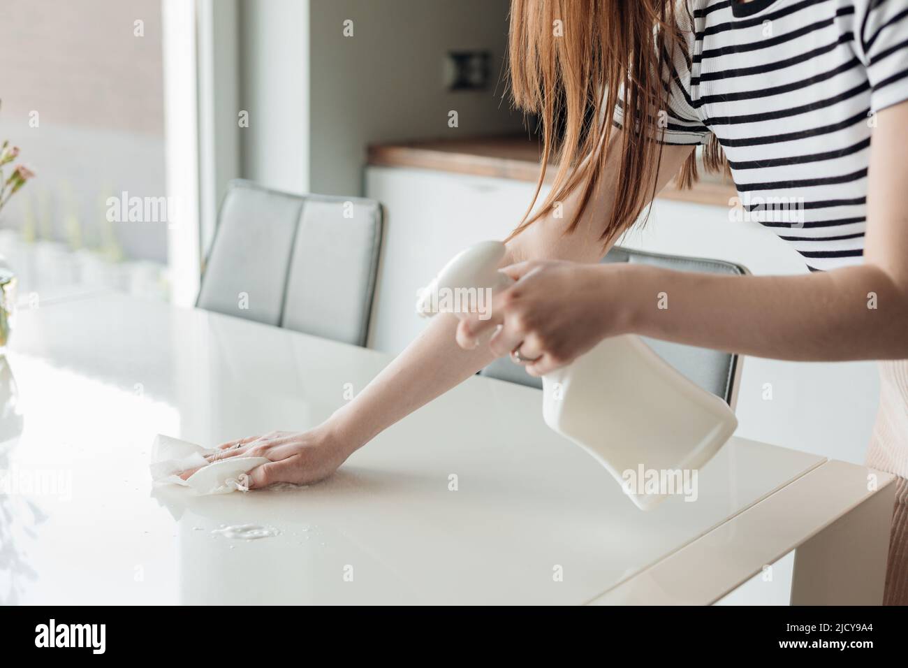 Wiping table hires stock photography and images Alamy