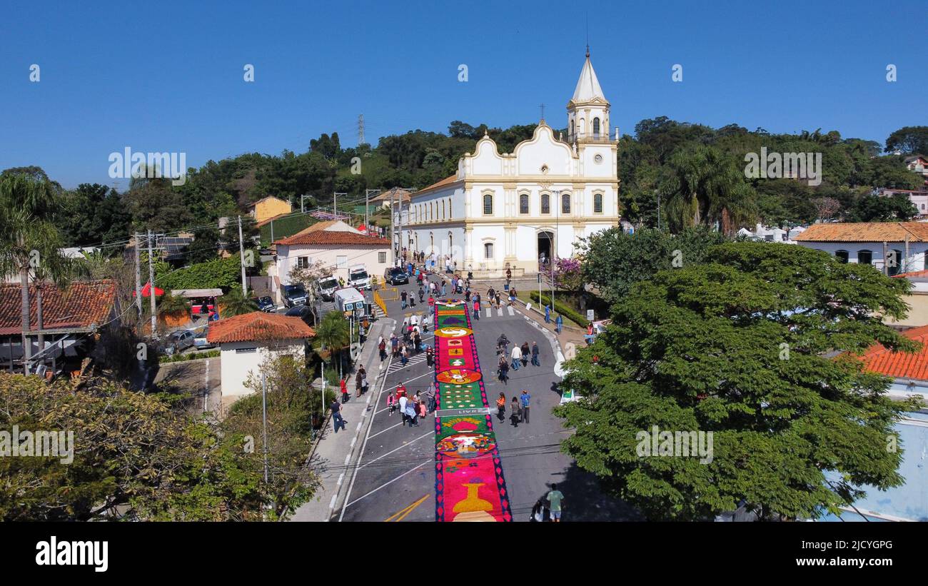Traditional sawdust carpet with images linked to the Catholic church that celebrates the Corpus Christi holiday in the city of Santana de Paranaíba, this Thursday, June 16, 2022. Credit: Brazil Photo Press/Alamy Live News Stock Photo