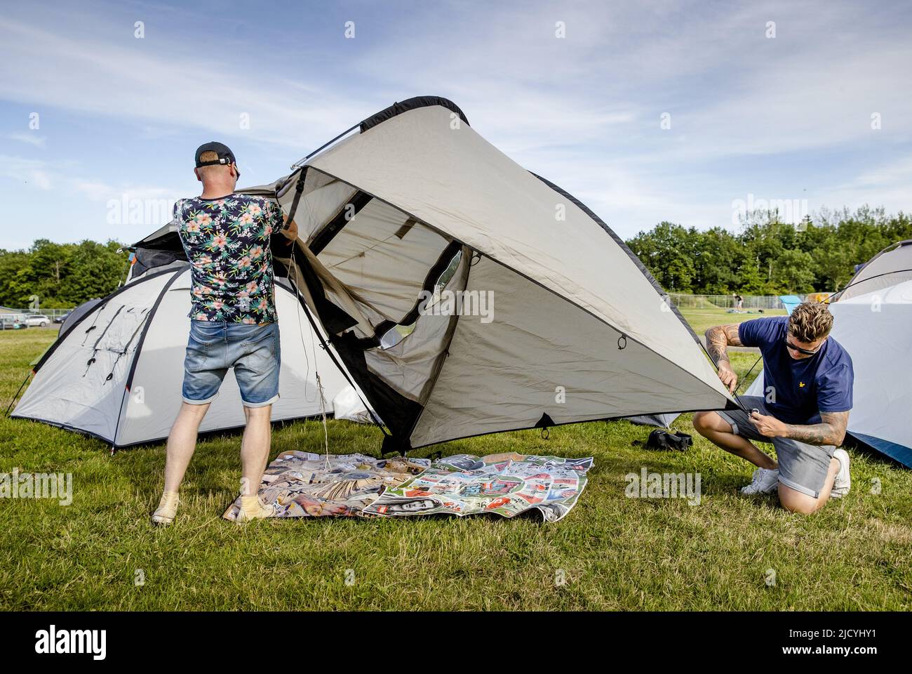 2022-06-16 18:15:19 LANDGRAAF - The first Pinkpop camping guests build a  tent at the camping site. After a two-year delay due to the corona crisis,  the 51st edition of Pinkpop will start