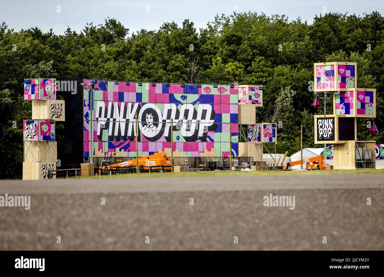 Pop festival and toilets hi-res stock photography and images - Alamy