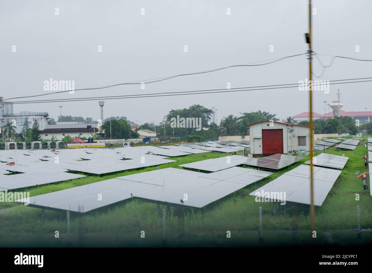 Solar panels and green grass hi-res stock photography and images - Alamy