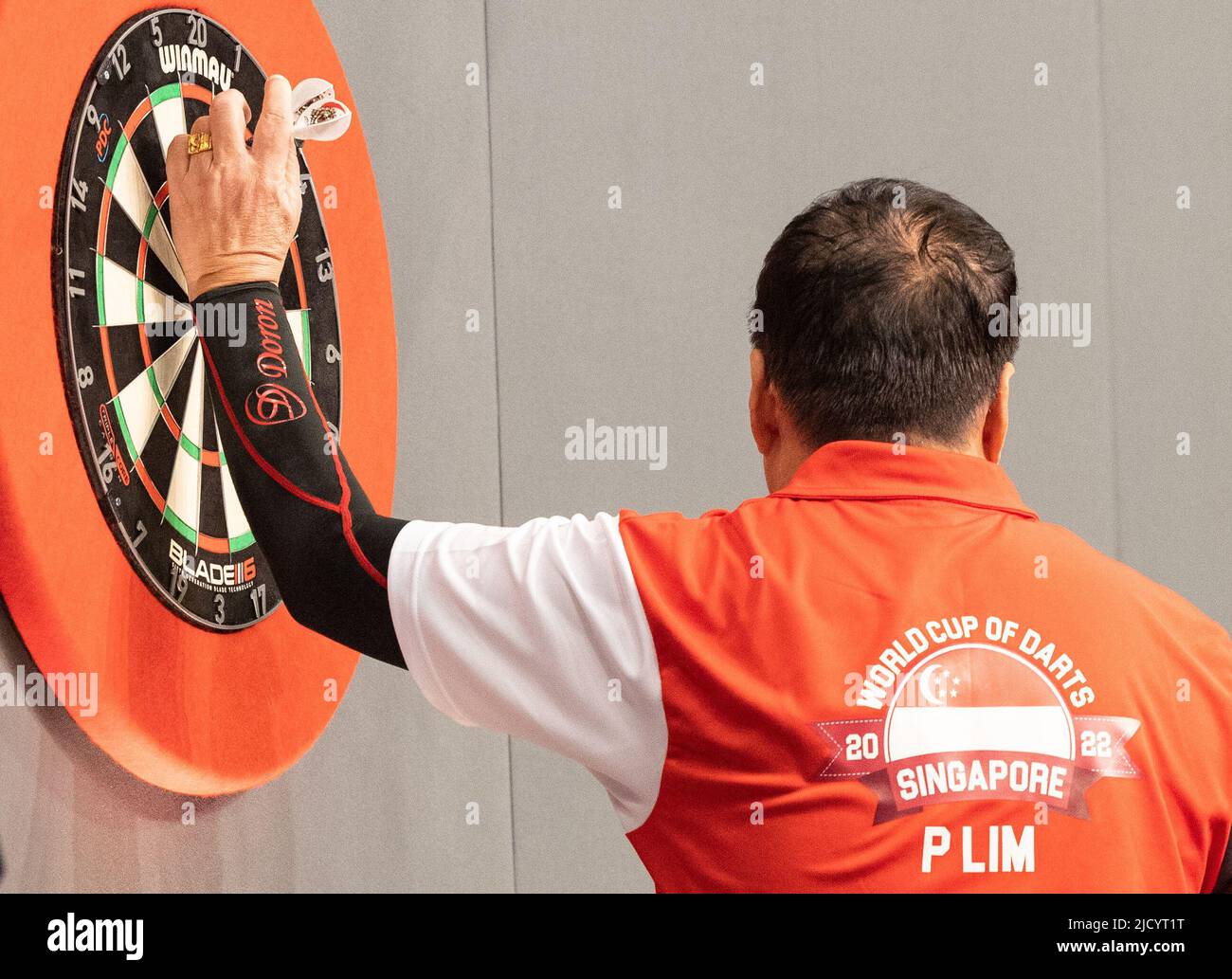 Paul lim world cup of darts hires stock photography and images Alamy