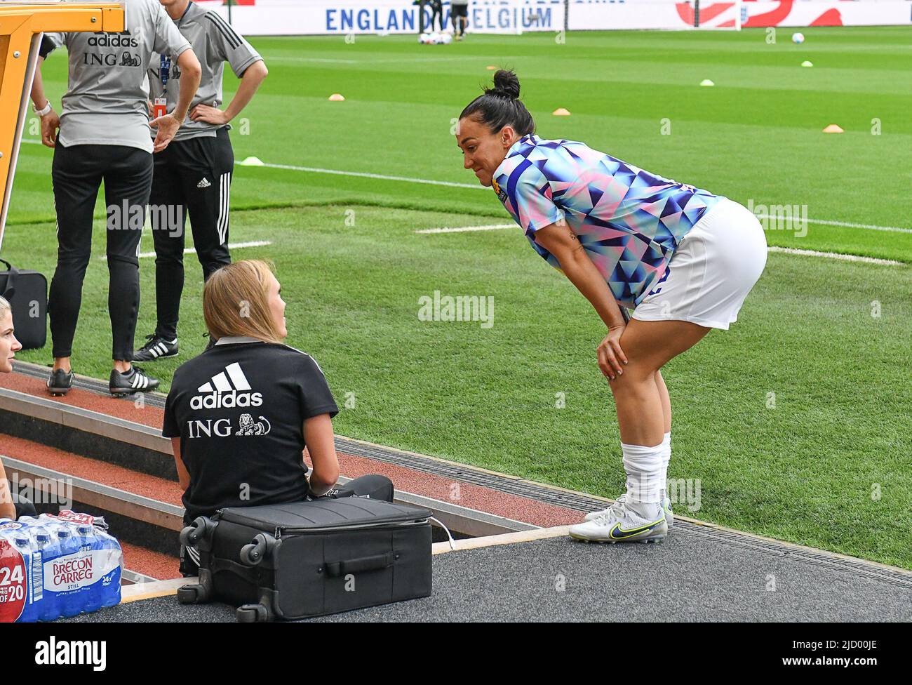 Belgium's Janice Cayman  pictured in talks with former Olympique Lyon teammate England's Lucy Bronze ahead of the friendly match between Belgium's national women's soccer team the Red Flames and the English Women's national soccer team Lionesses, in Wolverhampton, UK, Thursday 16 June 2022. BELGA PHOTO DAVID CATRY Stock Photo