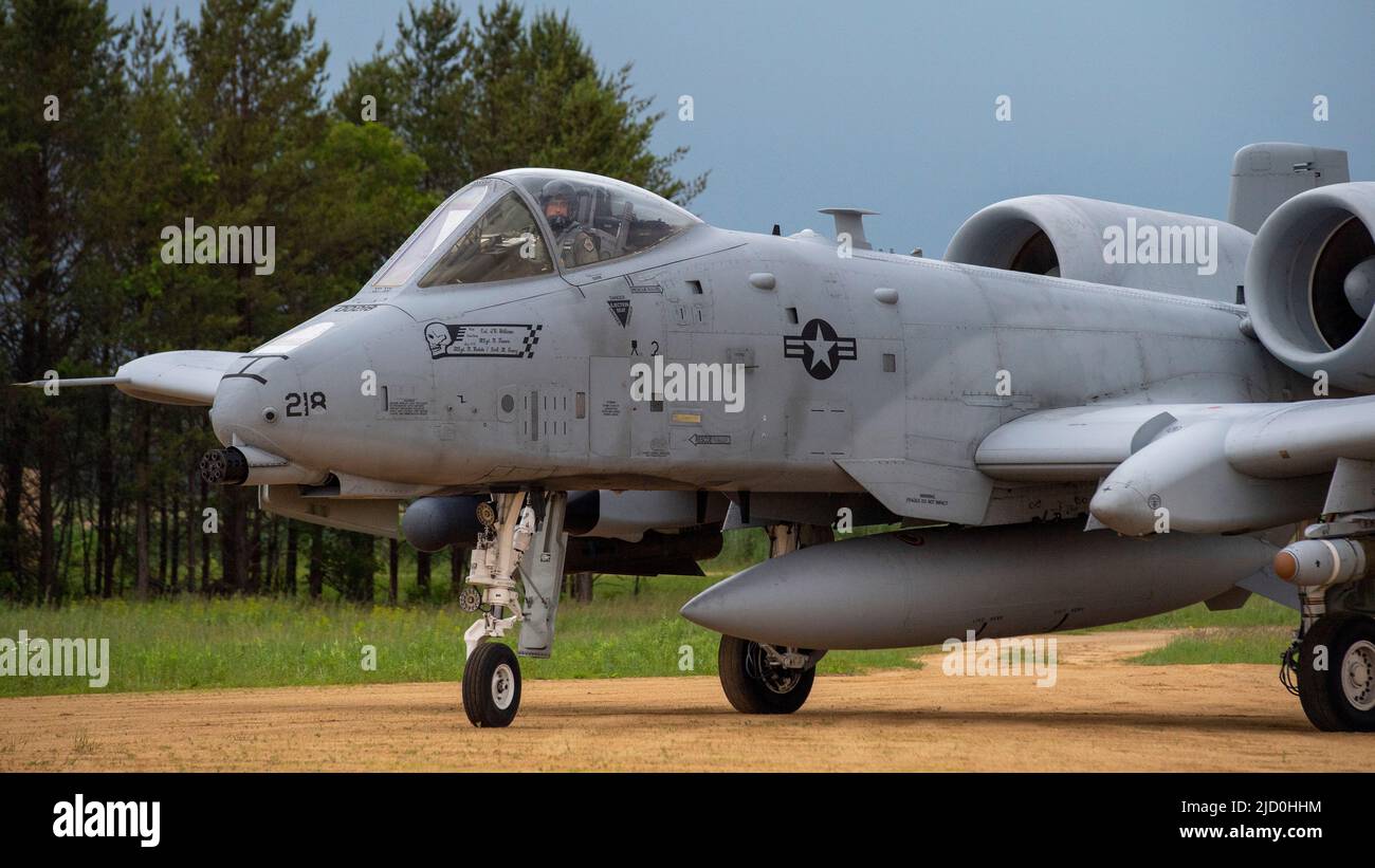 An A-10 Thunderbolt II, from the 124th Fighter Wing, Boise, Idaho ...