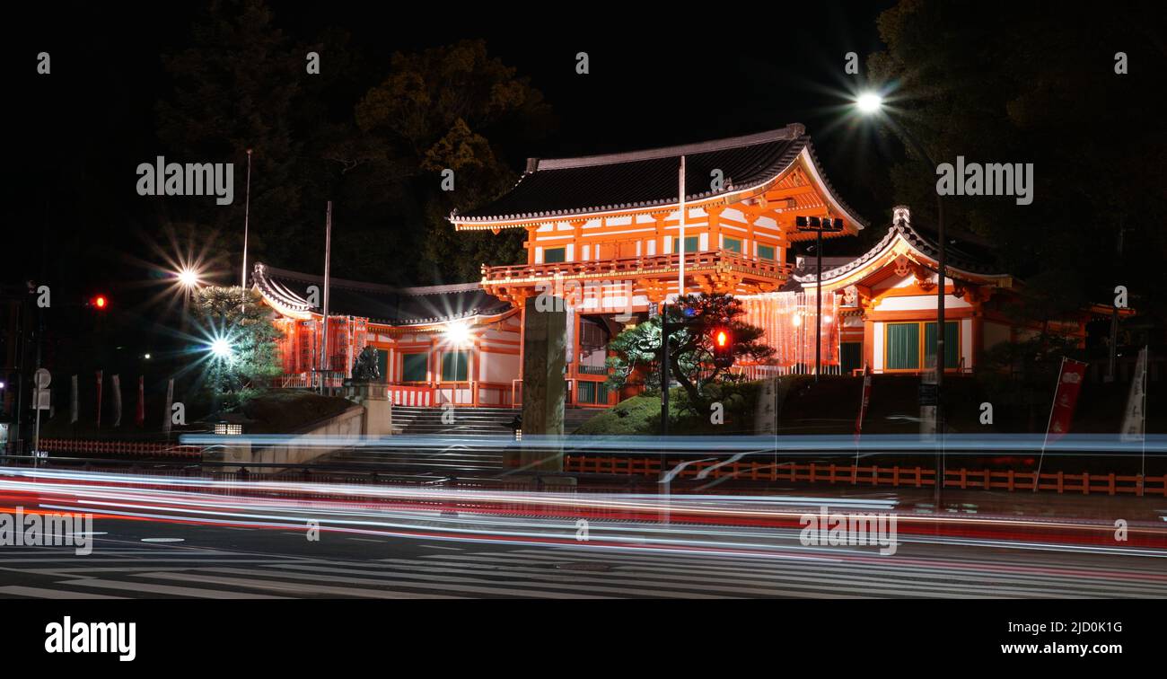 Yasaka jinja night hi-res stock photography and images - Alamy