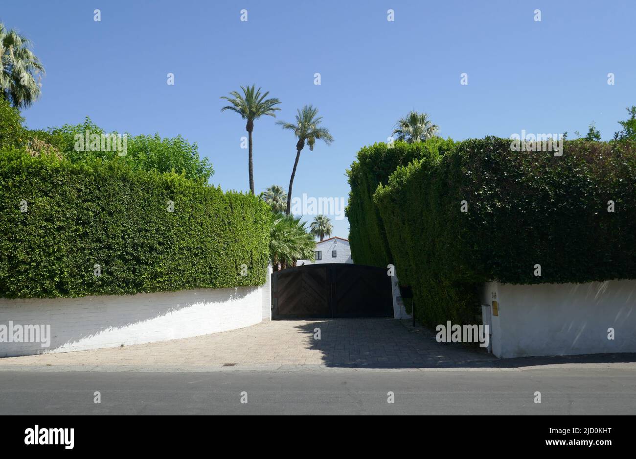 Marilyn Monroe rented this bungalow home on Rose Avenue in Palm Springs,  California, USA Stock Photo - Alamy