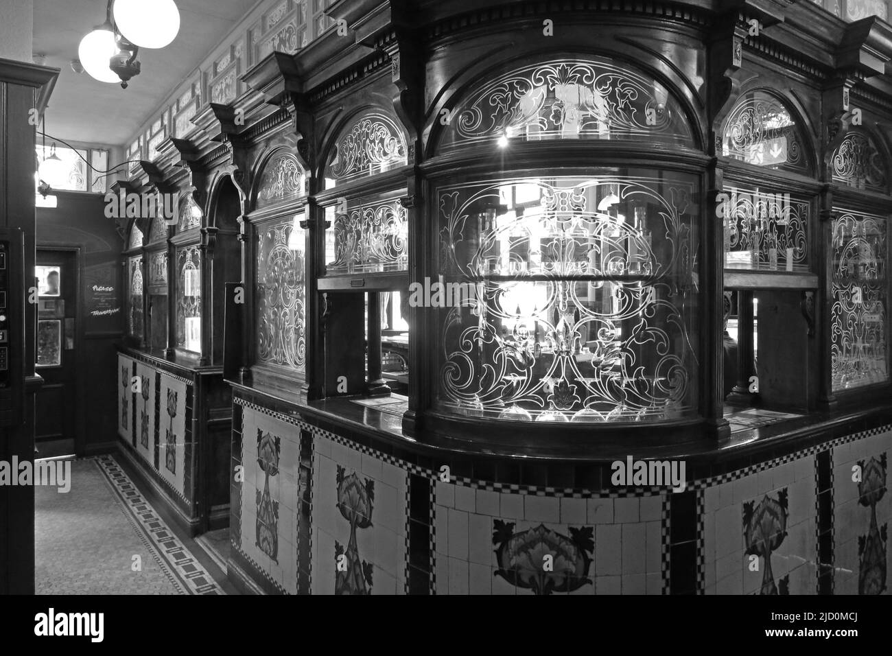 Classic Liverpool pub central bar area,  The Lion Tavern, 67 Moorfields, Liverpool, Merseyside, England, UK, L2 2BP - Monochrome Stock Photo