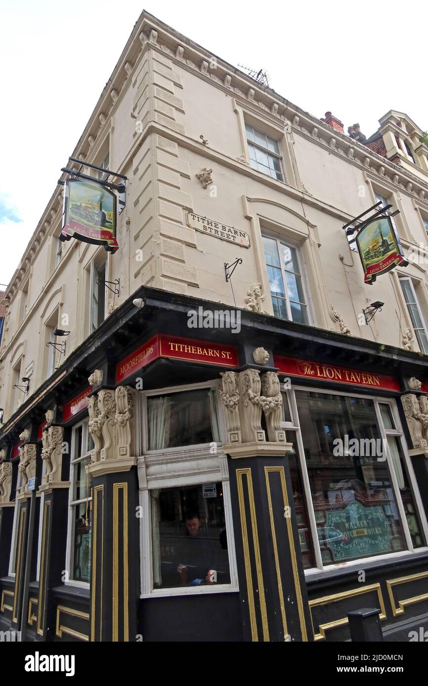 Classic Liverpool pub corner,  The Lion Tavern, 67 Moorfields, Liverpool, Merseyside, England, UK, L2 2BP Stock Photo