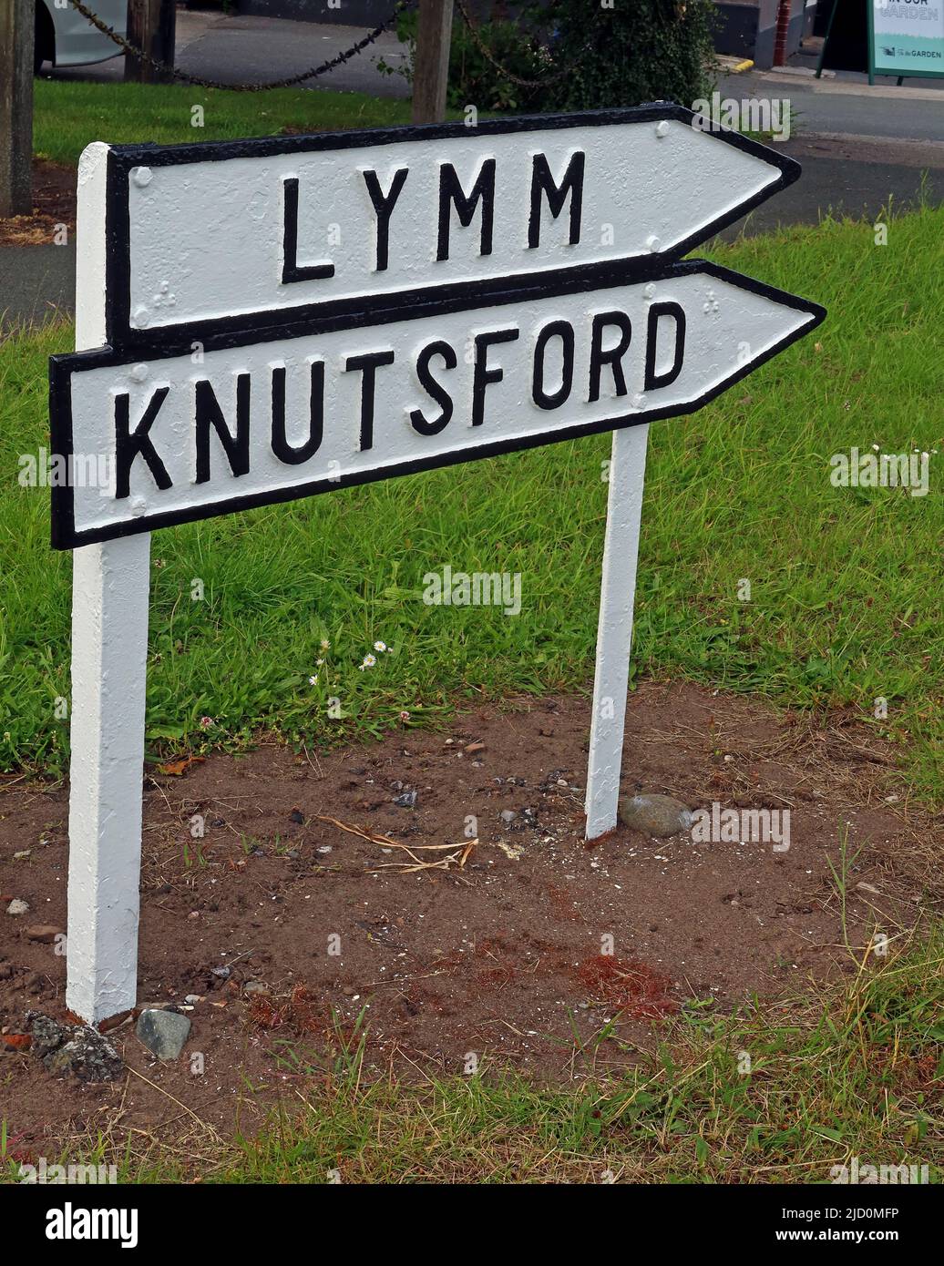 Lymm and Knutsford sign, Appleton Thorn Village, Warrington, cheshire, England,UK - Thelwall/lymm to merge into Tatton Ward Stock Photo