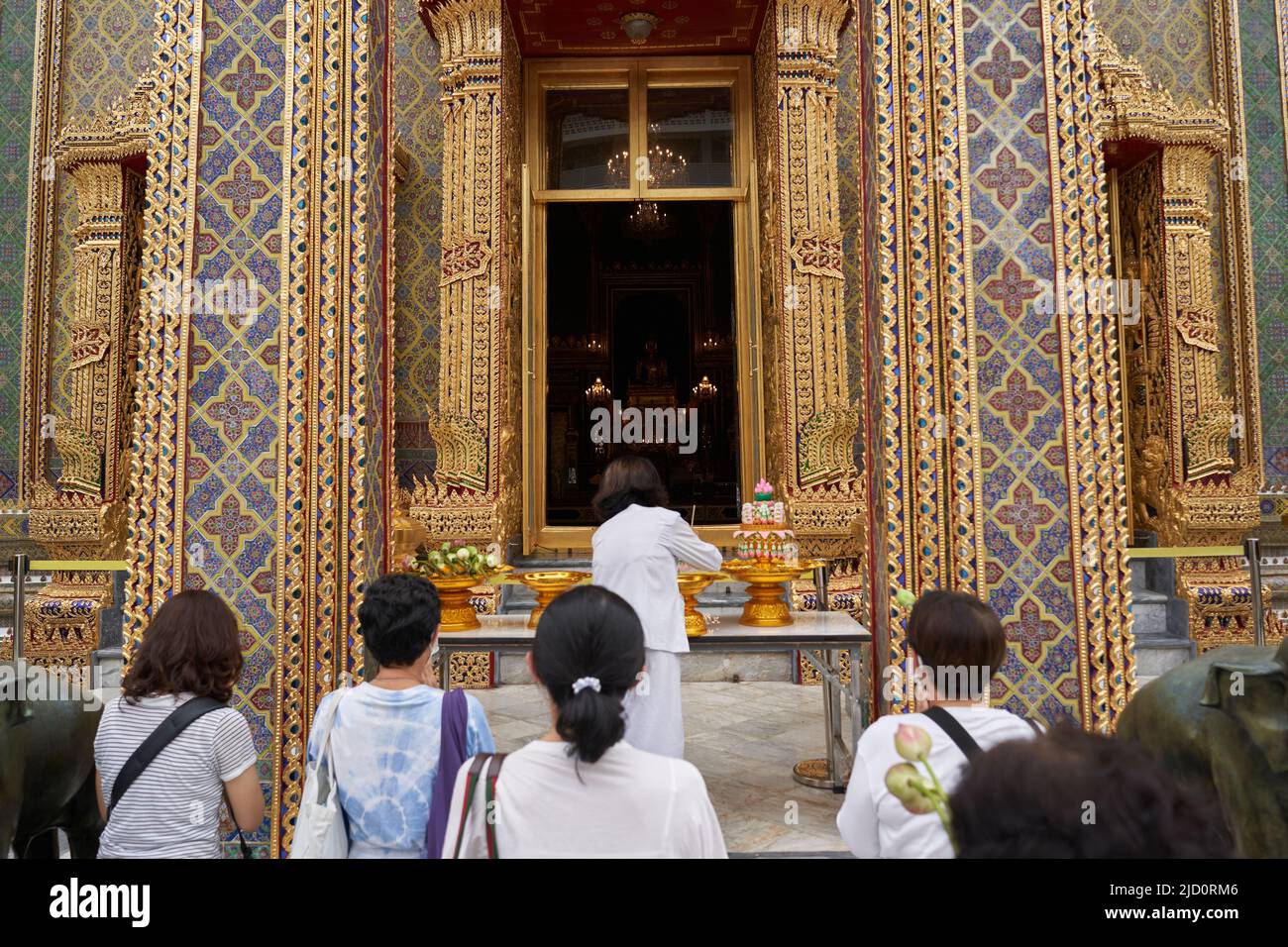 Bangkok, Thailand, february, 16, 2022: crowd praying at a temple during a Buddhist festival Stock Photo