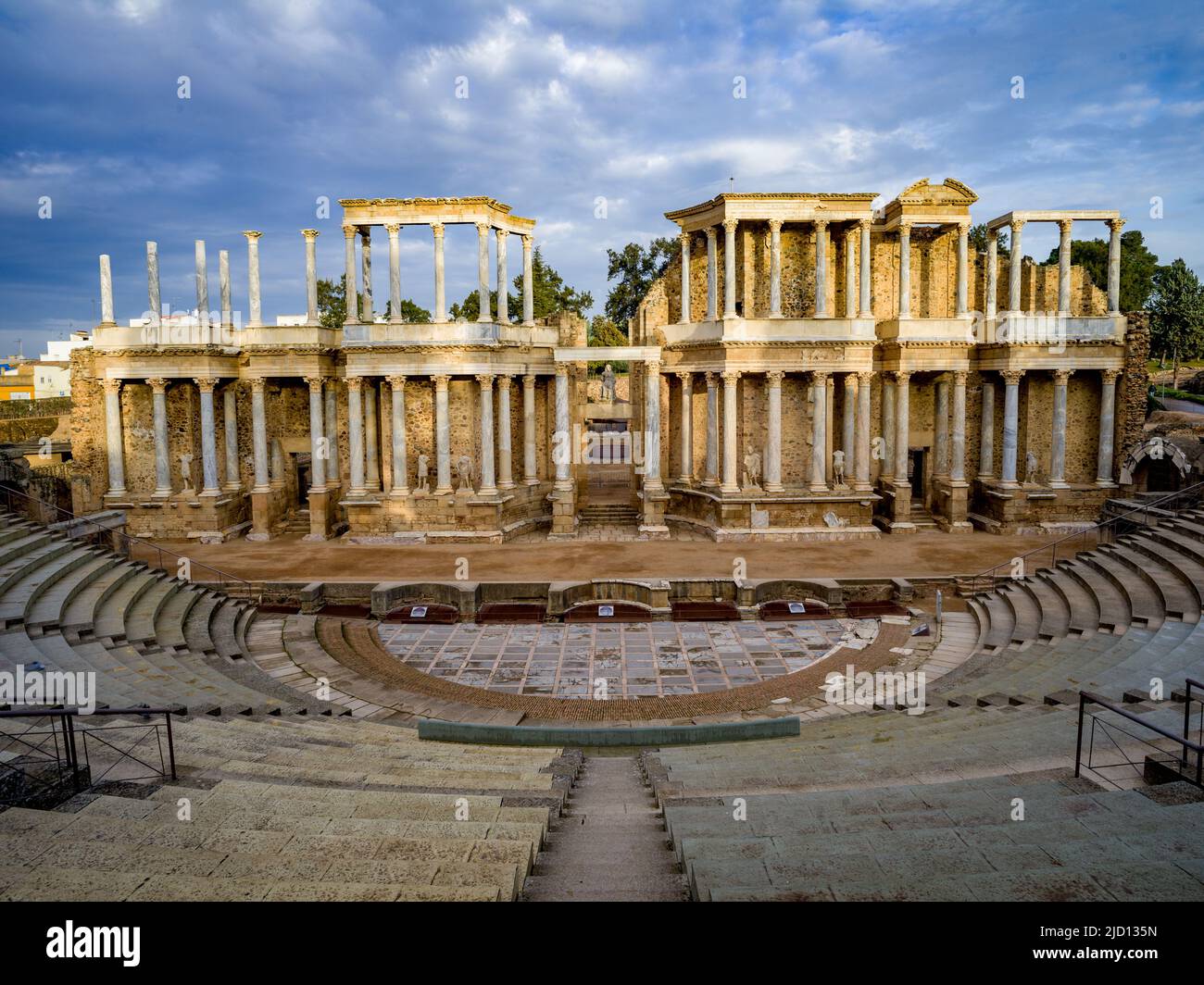 Mérida roman theatre performance hi-res stock photography and images ...