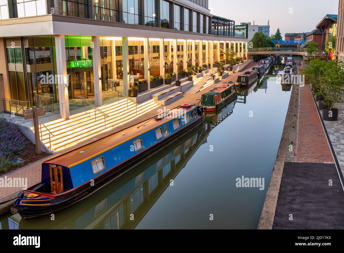 Canal boats on the Oxford canal in Banbury at dawn. Castle Quay Waterfront. Banbury, Oxfordshire, England Stock Photo