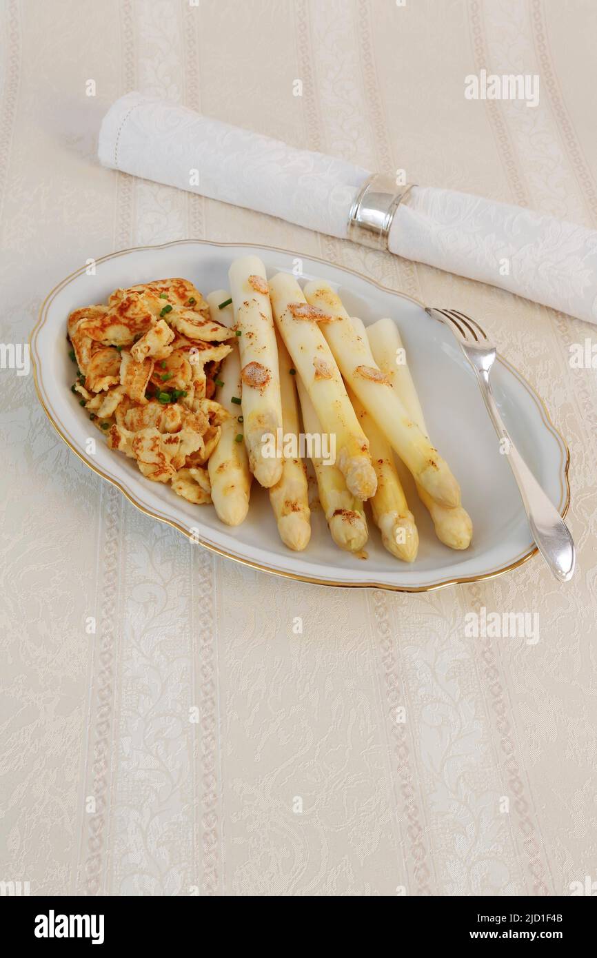 Baden cuisine, asparagus with crispy duck, 'Flaedle', pancakes made of potato dough torn into pieces with white asparagus, vegetables, healthy Stock Photo