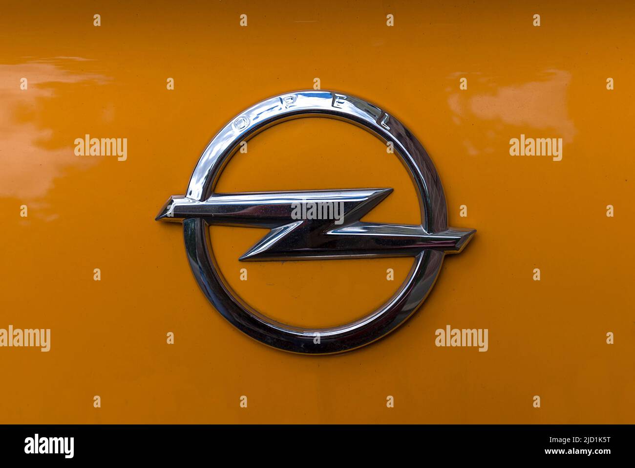 Opel car logo badge close-up Stock Photo - Alamy