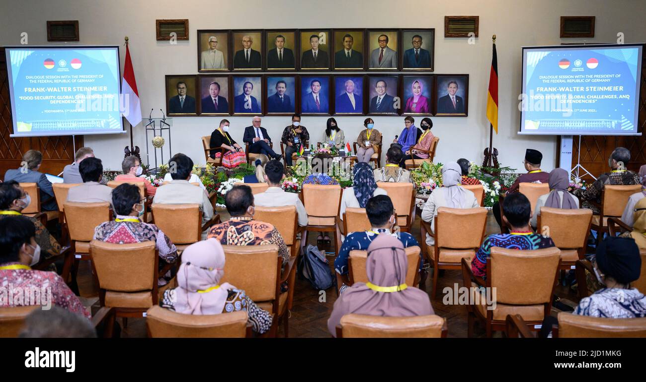17 June 2022, Indonesia, Yogyakarta: Federal President Frank-Walter Steinmeier (2nd from left) takes part in a discussion on food security at Universitas Gadjah Mada together with Anna Lührmann (2nd from right, Bündnis 90/Die Grünen), Minister of State at the Federal Foreign Office. President Steinmeier is on a two-day visit to Indonesia. He was previously in Singapore for two days. Photo: Bernd von Jutrczenka/dpa Stock Photo