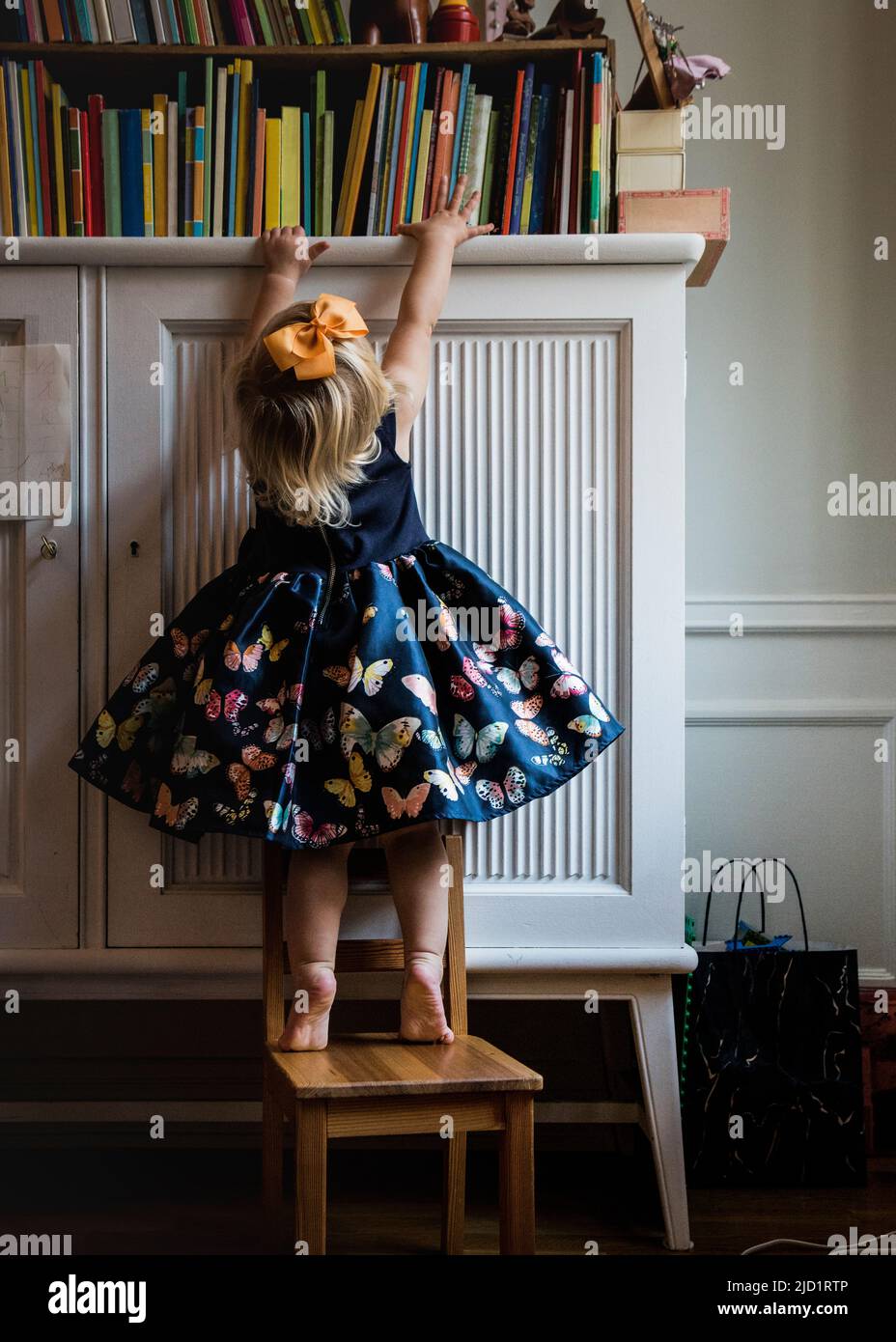 Reach top shelf hires stock photography and images Alamy