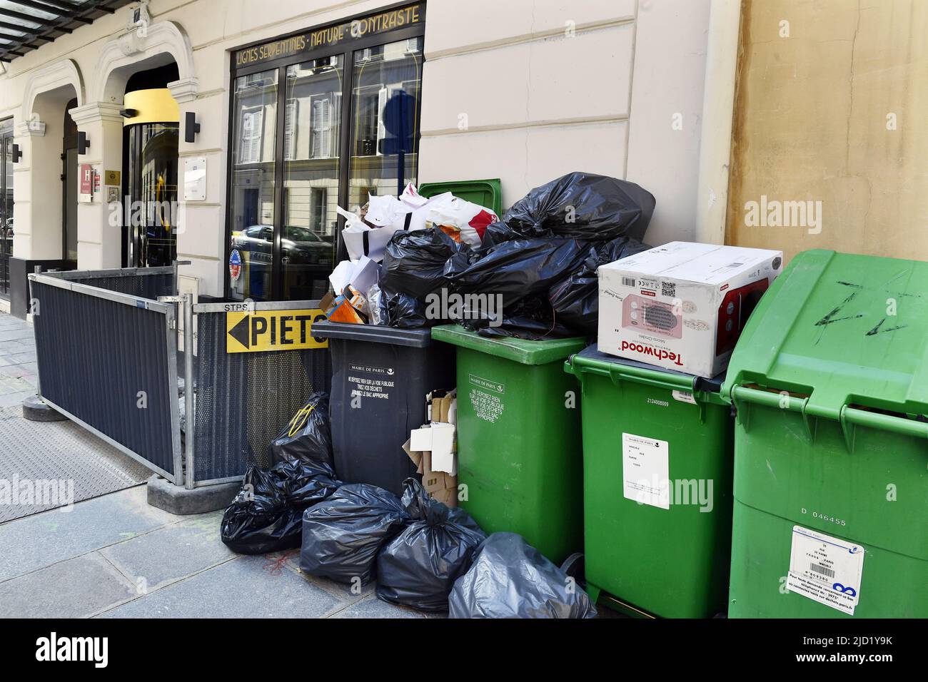 Saccage Paris - Paris - France Stock Photo - Alamy