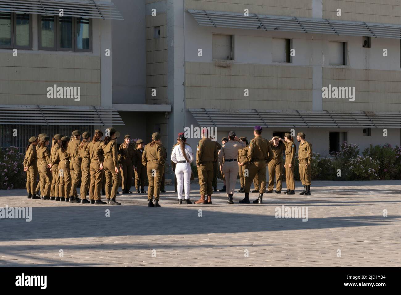 Middle east women military training hi-res stock photography and images ...