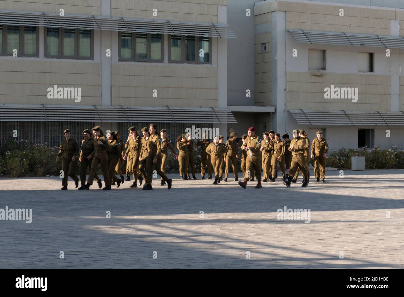 Middle east women military training hi-res stock photography and images ...