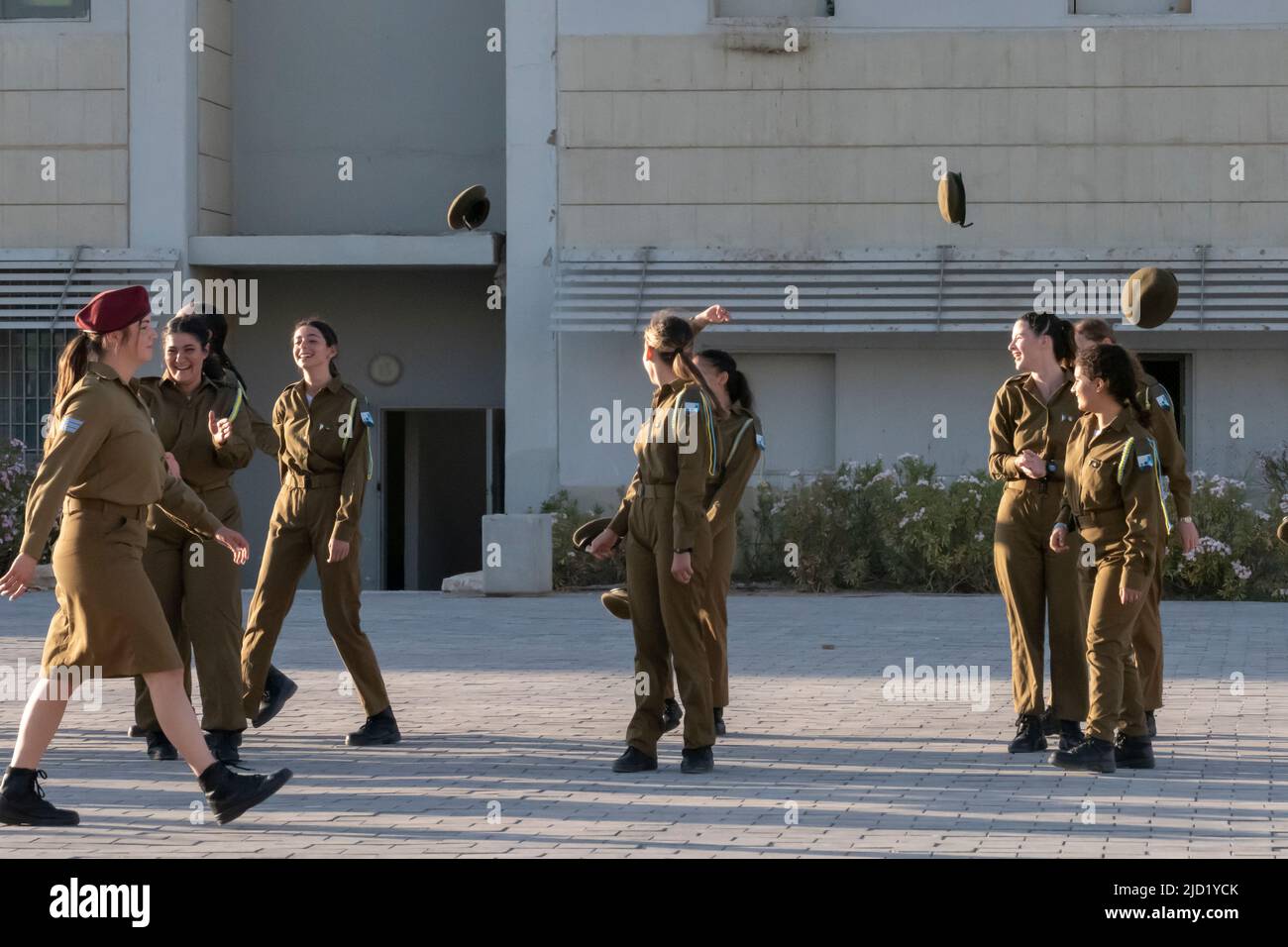 Middle east women military training hi-res stock photography and images ...
