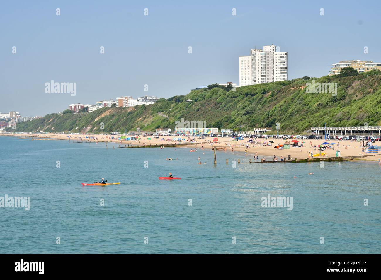 Boscombe, Bournemouth, Dorset, UK. 17th June, 2022. Weather. Set to be the hottest day of the year so far as the short heatwave peaks. People head to the beach for the sunshine and some fresher sea air. Early arrivers find plenty of space. Credit: Paul Biggins/Alamy Live News Stock Photo
