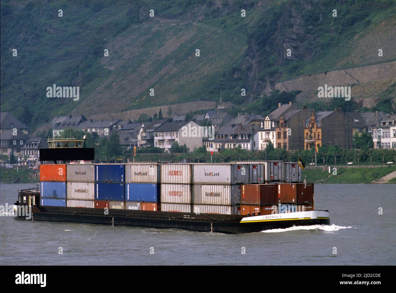 - Germany, transport boat on Rhine river (Rhine Valley)   - Germania, battello da trasporto sul fiume Reno (Valle del Reno) Stock Photo
