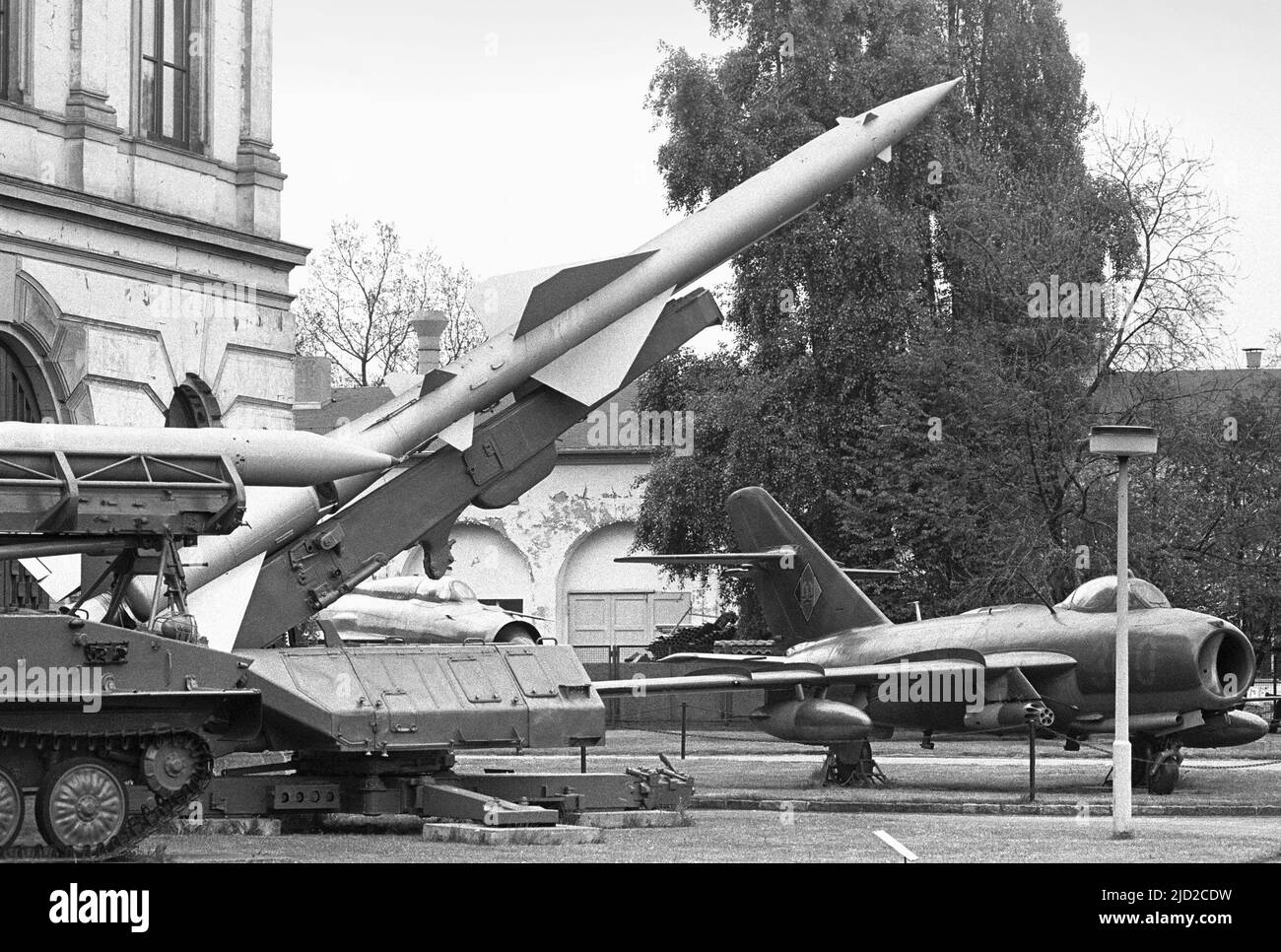 - Germania, Lipsia, museo delle Forze Armate subito dopo la riunificazione fra DDR e Repubblica Federale Tedesca (Marzo 1991)   - Germany, Leipzig, museum of the Armed Forces immediately after the reunification between DDR and the Federal Republic of Germany March 1991) Stock Photo