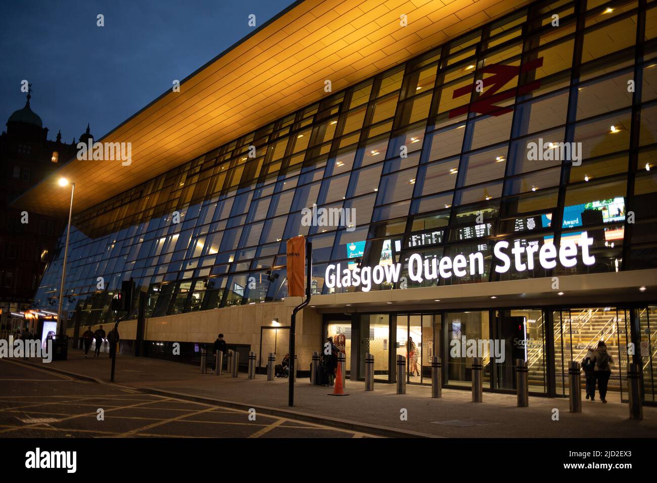 glasgow-queen-street-station-exterior-hi-res-stock-photography-and