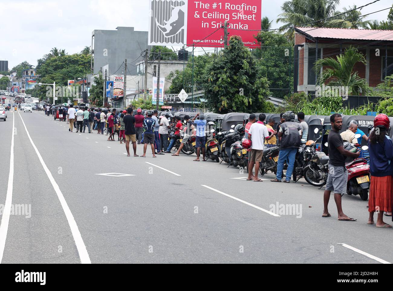 Petrol stations queue hires stock photography and images Alamy