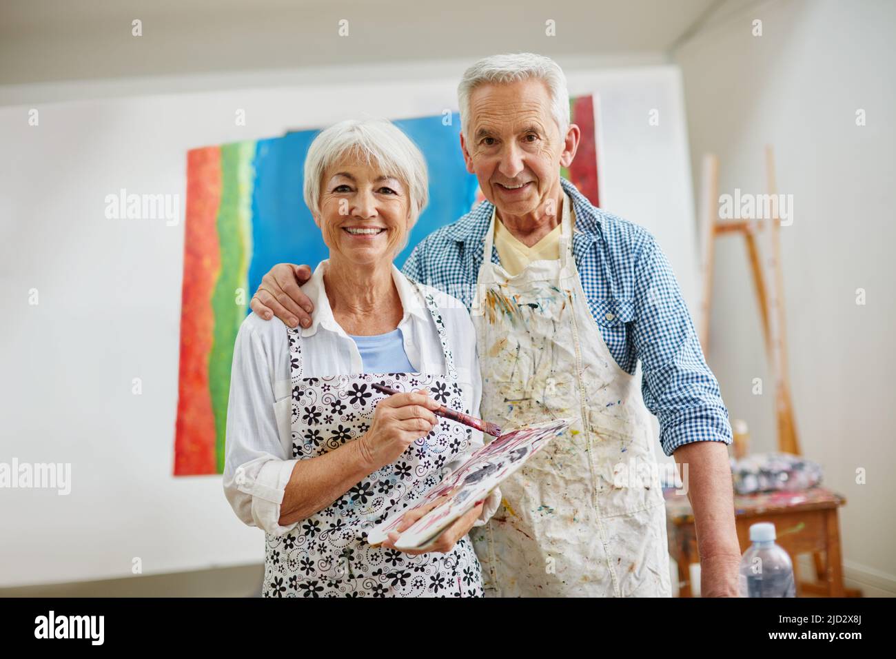 Elderly people painting hi-res stock photography and images - Alamy