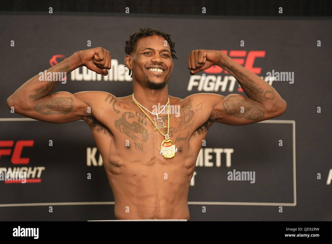 AUSTIN, TX, AUSTIN, TX, USA. 17th June, 2022. AUSTIN, TX - JUNE 17: Kevin Holland steps on the scale for the official weigh-in at Moody Center for UFC Fight Night - Kattar vs Emmett on June 17, 2022 in AUSTIN, TX, United States. (Credit Image: © Louis Grasse/PX Imagens via ZUMA Press Wire) Stock Photo