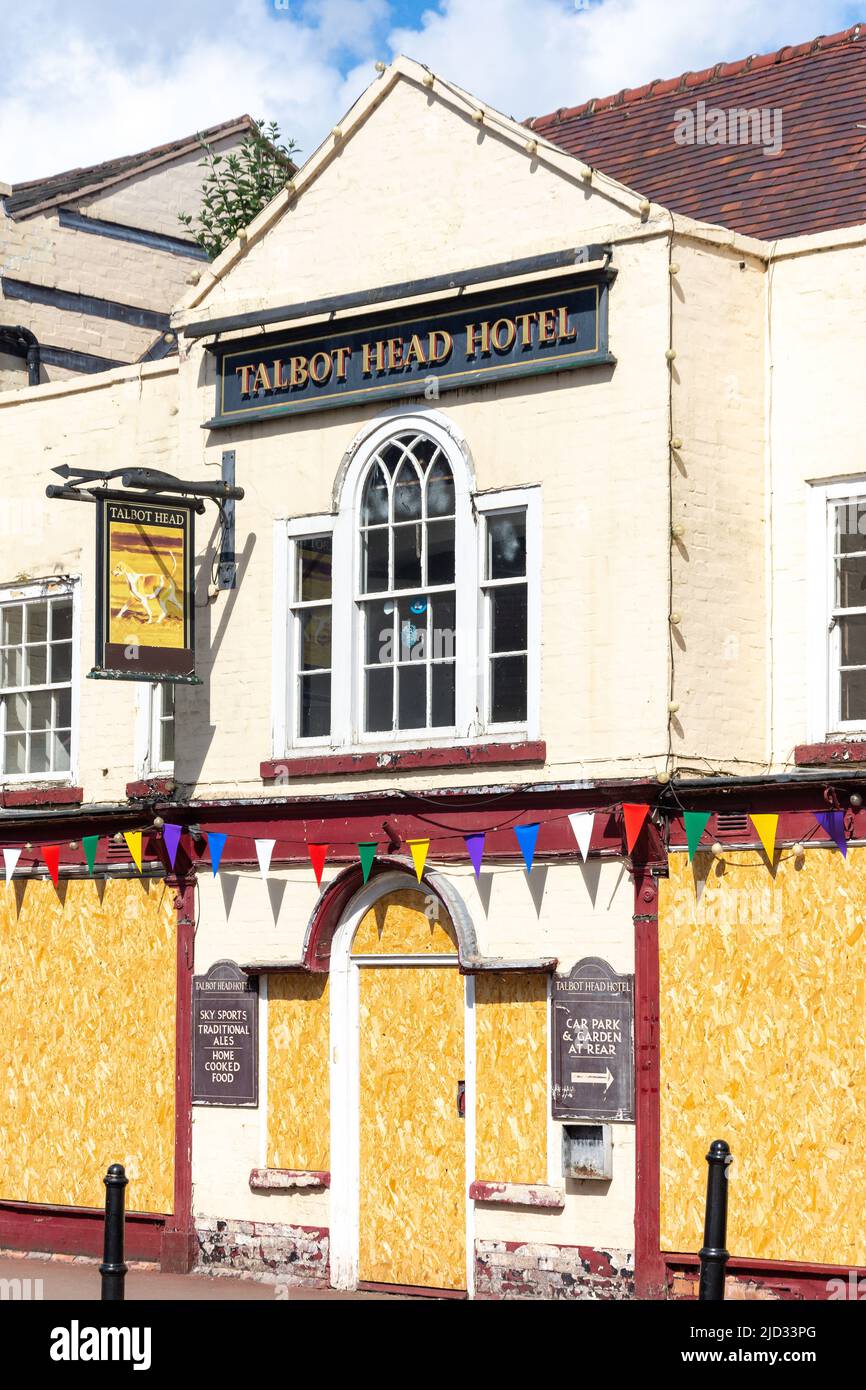 Exterior facade closed down boarded up shut pub pubs upton upon hires