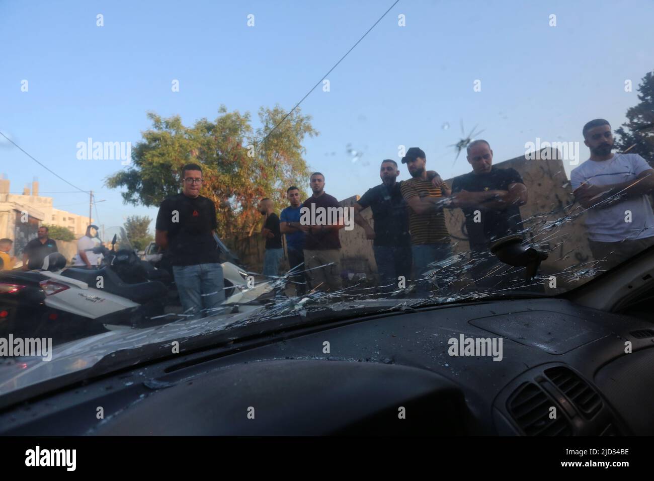 テレビデオ Bullet riddled car hi-res stock photography and images