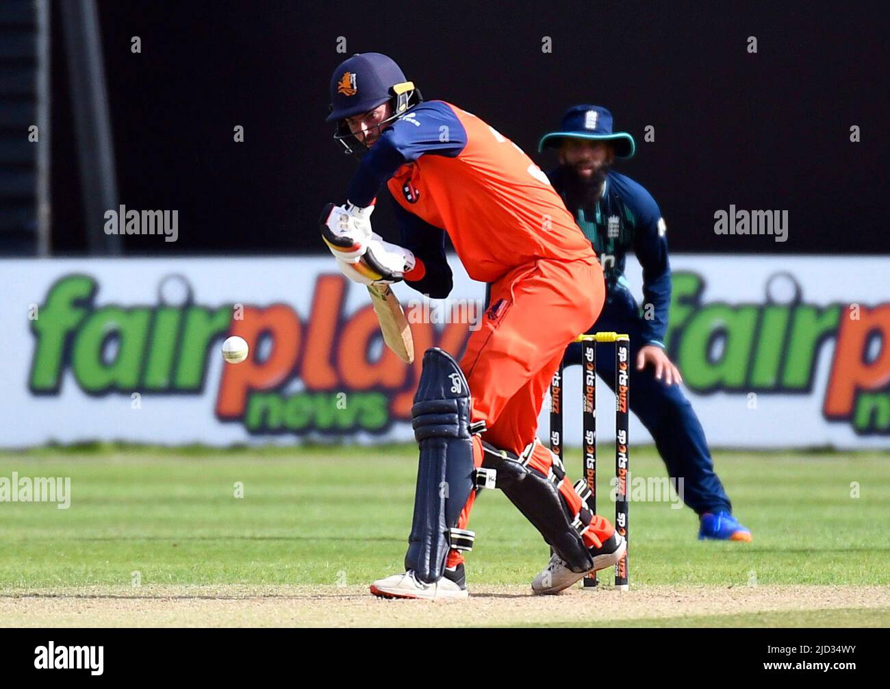 Scott edwards cricket hi-res stock photography and images - Alamy