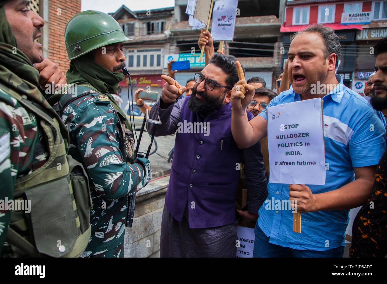 Placard held by Kashmiri man expressing his opinion during a ...