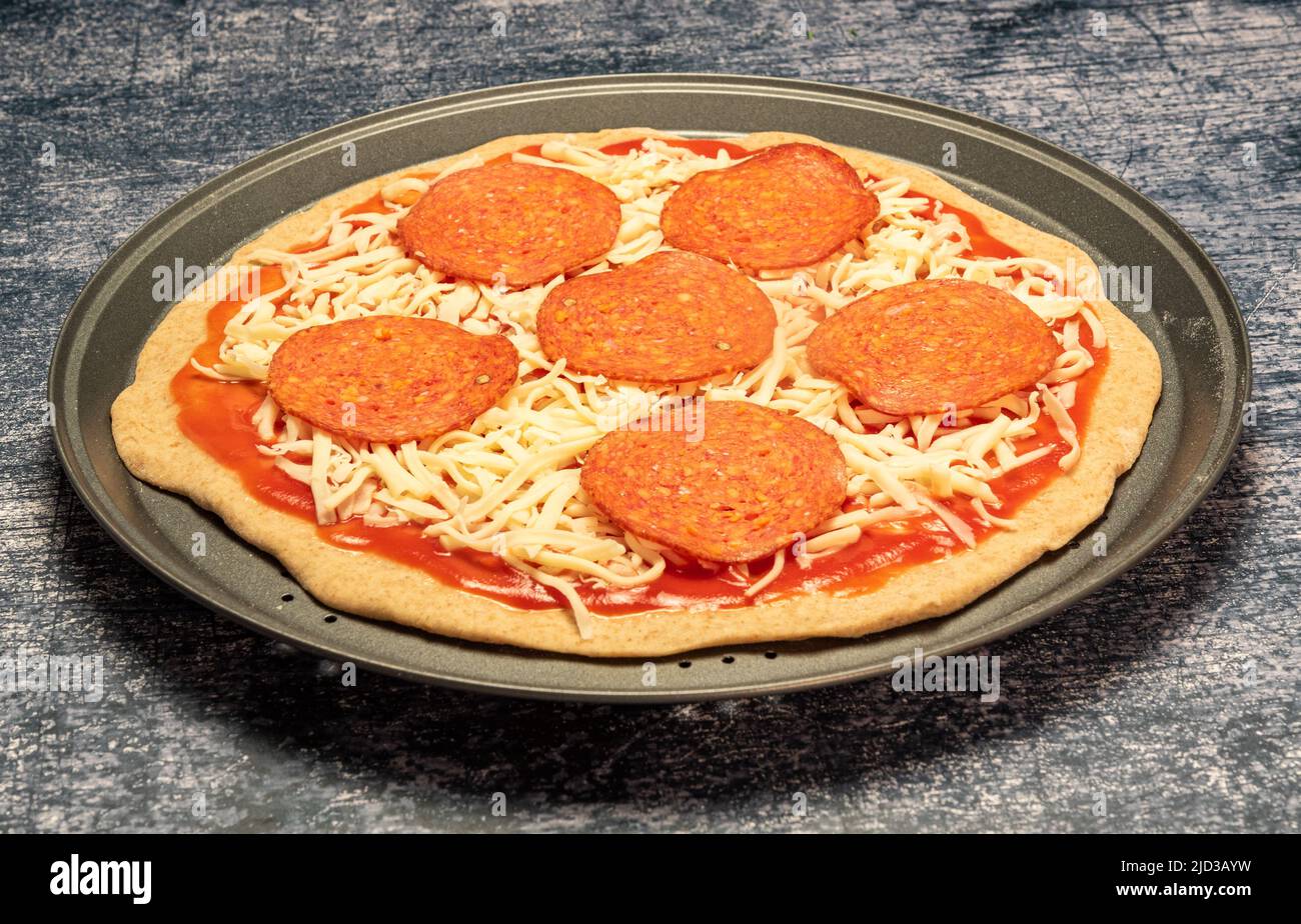 uncooked pepperoni pizza Stock Photo Alamy