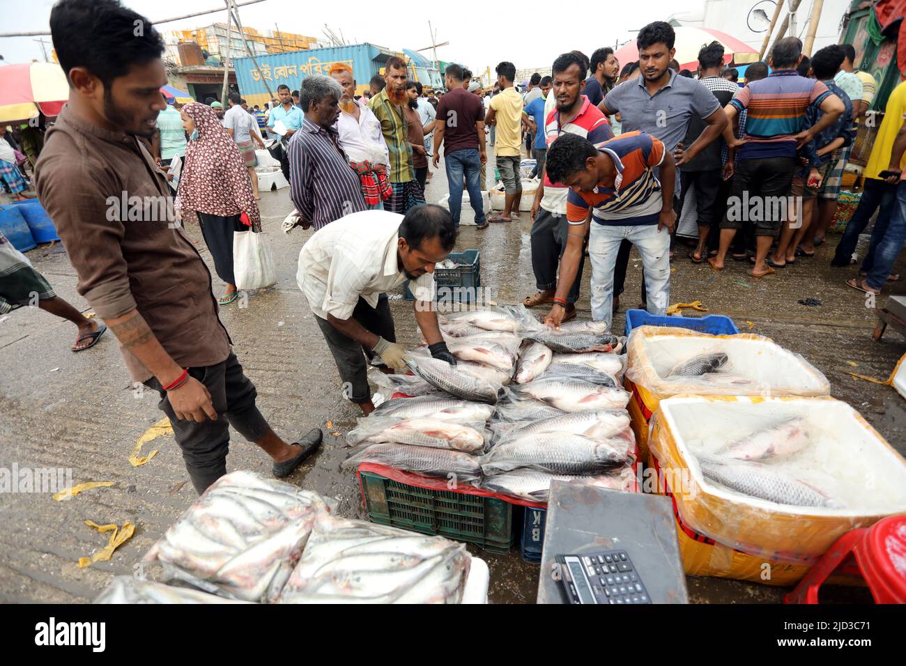 CHITTAGONG, BANGLADESH JUNE 13 Buyers and sellers are seen at the